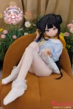 羊角社doll 141cm AAカップ ビニール製ヘッド+S-TPE製ボディ アニメ系ラブドール 黒髪ツイン団子ヘアラブドール 幼稚園コス 宣材写真は手描きメイク