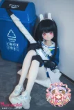 【限定予約キャンペン 4/6迄 手描きメイク＋専属ヴィッグ＋関節指＋衣装3セット無料】羊角社doll 141cm 垃圾兔（ゴミウサギ） S-TPE製ボディ アニメ系ラブドール 黒髪ロング×赤い瞳のアニメフェイス ラブドール セーラー服うさ耳デザイン 二次元アニメドール
