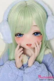 ミントグリーン髪のラブドール 冬用耳当てを付けたアニメ風ドール