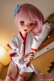 ピンク髪ショートのアニメ風ドール 巫女風衣装を着たアニメ顔ドール