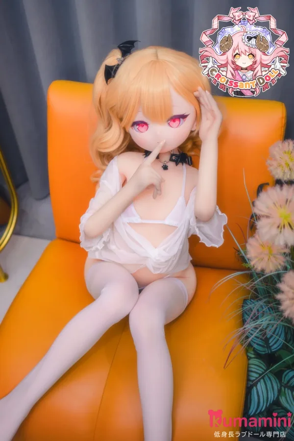 羊角社doll 141cm AAカップ ビニール製ヘッド+S-TPE製ボディ アニメ系ラブドール ソファーに座ってる可愛い美少女ドール