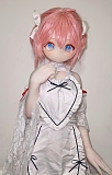 ピンクショートヘアのアニメラブドール ブルーアイが印象的なリアルドール