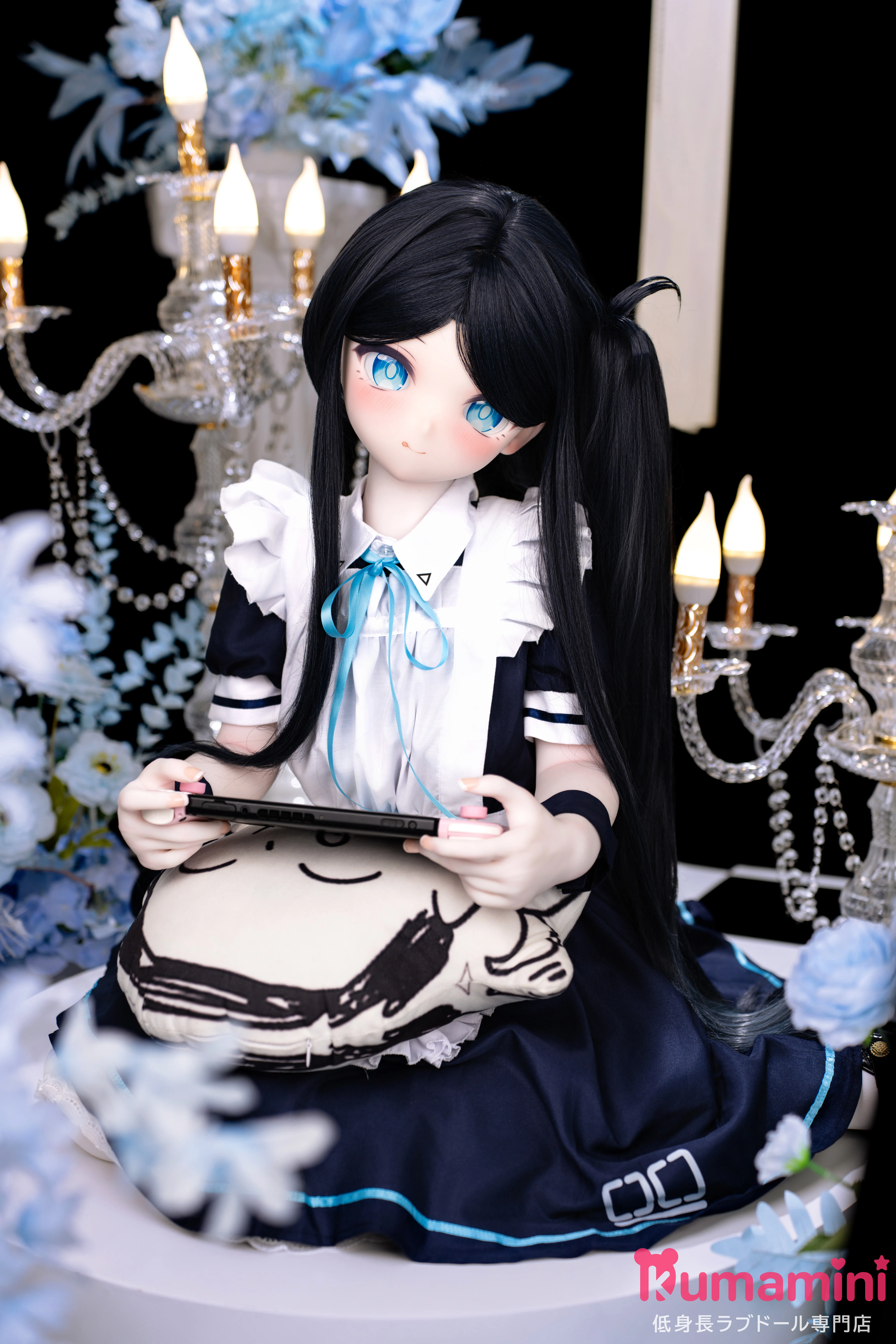 XYGO 141cm Cカップ R04ヘッド 艾莉 黒髪 サイドポニー ブルーアイ メイド風アニメラブドール 宣伝写真はシリコンヘッド＋TPEボディ カスタマイズ可能