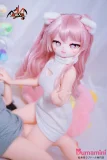 MOZU 愛莉 ピンク髪 猫耳アクセス 白いセーター姿の美少女 アニメラブドール ピースポーズ