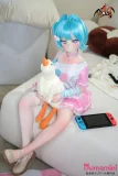 MOZU ショートヘアのラブドール 縫いぐるみを持つ姿 美脚 121cm 咲初