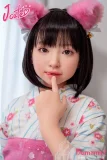 Jcute 幼澪 ラブドール 正面全身 128cm 黒髪 浴衣スタイル 指をくわえる姿