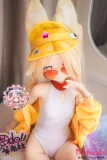白の水着姿のリアルドール ケモミミ系美少女 羊角社