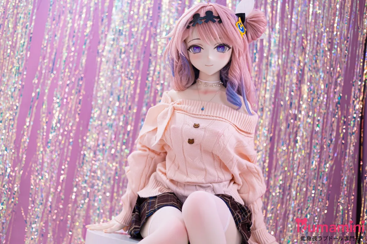 イスに座るダッチワイフ ゲーム風美少女 ニート衣装