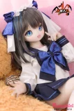 側面イメージ 可愛い座りポーズのラブドール セーラー服