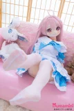 美脚ライン 白ストッキングを着た美少女ダッチワイフ 座りポーズ