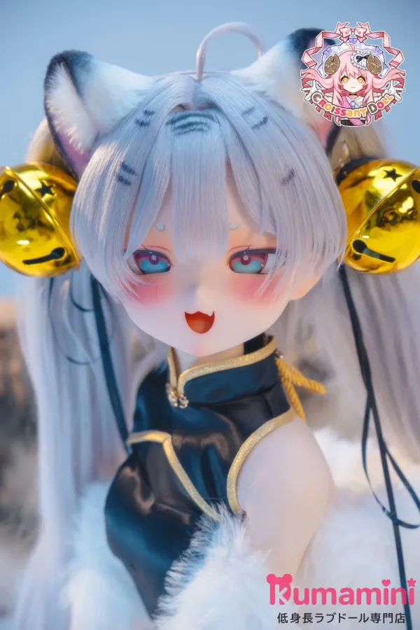 【展示品レベル 1体のみ】羊角社Croissant Doll 141cm AAカップ 白虎 銀髪 可愛い二次元美少女 リアルラブドール 宣材写真のは手描きメイク ビニール製ヘッド+シリコン製ボディ