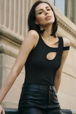 Solid Color Strapless Skinny Hollow Out Top MZ-2841