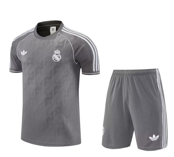 25/26 Real Madrid White Training Set--Short sleeve and Short Pant Training Tracksuit