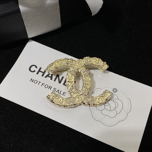 Women's Fashion Classic Brooch  Elegant Lapel Pin Versatile Unisex Accessory