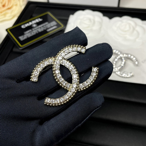 Women's Fashion Classic Brooch  Elegant Lapel Pin Versatile Unisex Accessory