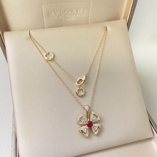 Women's Fashion Classic Pendant Necklace Versatile Accessory