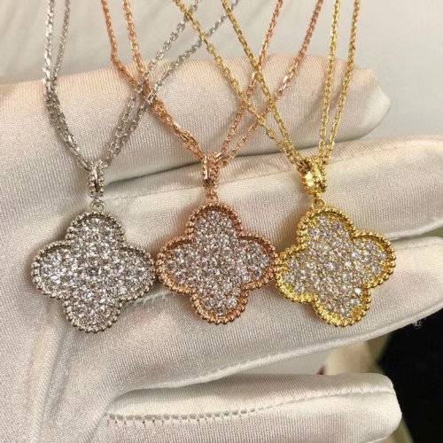 Women's Fashion Classic Pendant Necklace Versatile Accessory